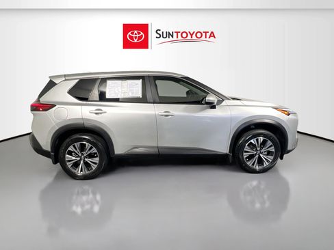 Used 2023 Nissan Rogue SV FWD image 2