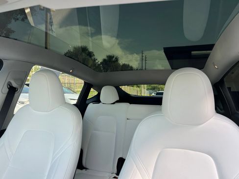 Used 2023 Tesla Model Y 2WD image 35