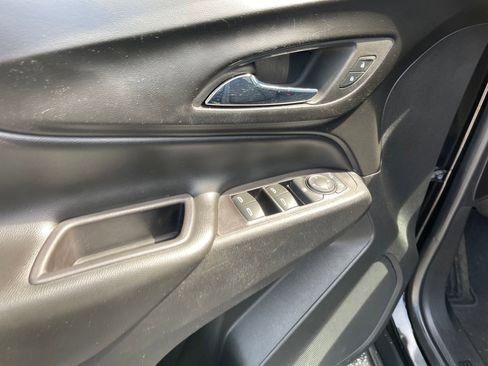 Used 2020 Chevrolet Equinox LT image 11