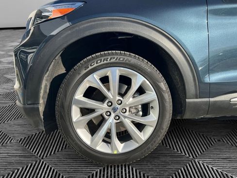 Used 2023 Ford Explorer Platinum w/ Technology Package image 36