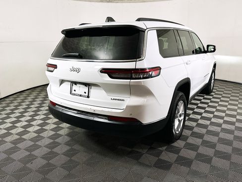 Used 2024 Jeep Grand Cherokee L Laredo image 3