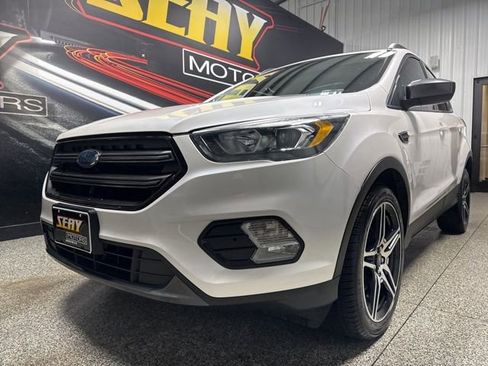 Used 2019 Ford Escape SEL image 2