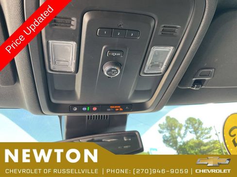 Used 2023 GMC Yukon XL SLT AWD/4WD image 19