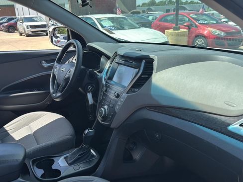 Used 2017 Hyundai Santa Fe SE AWD/4WD image 27