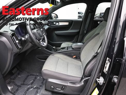 Used 2024 Volvo XC40 B5 Core AWD/4WD image 14