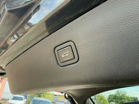 Used 2021 Chevrolet Blazer LT FWD image 29