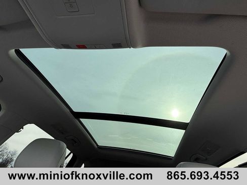 Used 2018 Volkswagen Tiguan SEL Premium image 27