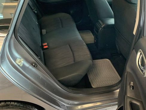 Used 2019 Nissan Sentra SV w/ Special Edition Package FWD image 11