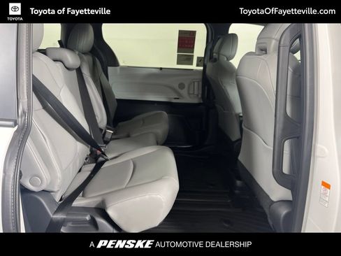 Used 2026 Toyota Sienna XLE FWD image 13