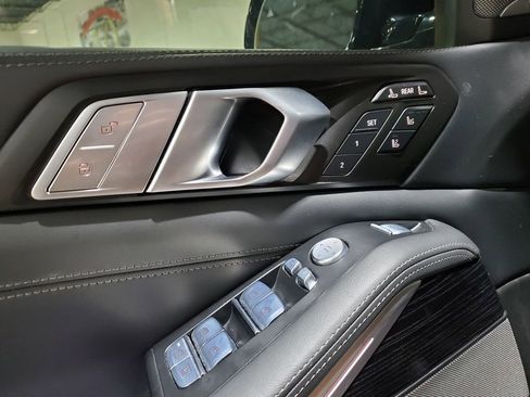 Used 2022 BMW X7 M50i w/ Executive Package AWD/4WD image 28