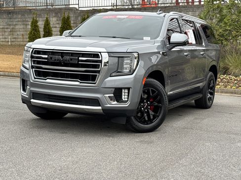Used 2022 GMC Yukon XL SLT w/ SLT Luxury Package image 5
