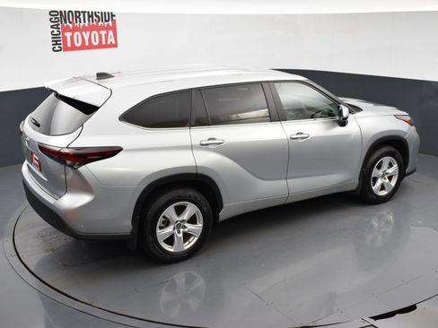 Used 2024 Toyota Highlander LE AWD/4WD image 22