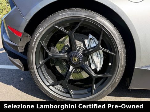 Used 2018 Lamborghini Huracan Performante image 16