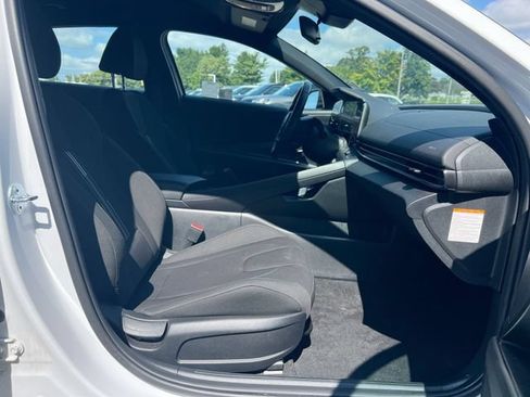 Used 2025 Hyundai Elantra SEL FWD image 27
