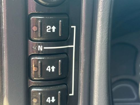 Used 2003 Chevrolet Avalanche 4x4 w/ Suspension Package, Off-Road image 15