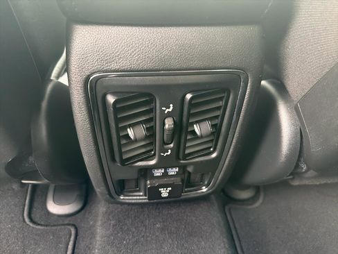 Used 2021 Jeep Grand Cherokee Limited w/ Sun & Sound Group AWD/4WD image 22
