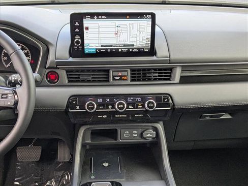 New 2025 Honda Pilot Touring image 11