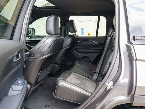 Used 2024 Jeep Grand Cherokee Altitude AWD/4WD image 16