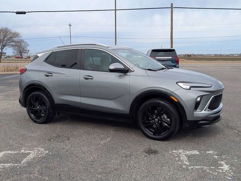 Used 2024 Buick Encore GX Sport Touring image 3