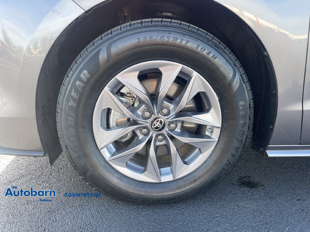 Used 2024 Toyota Sienna XLE AWD/4WD image 28