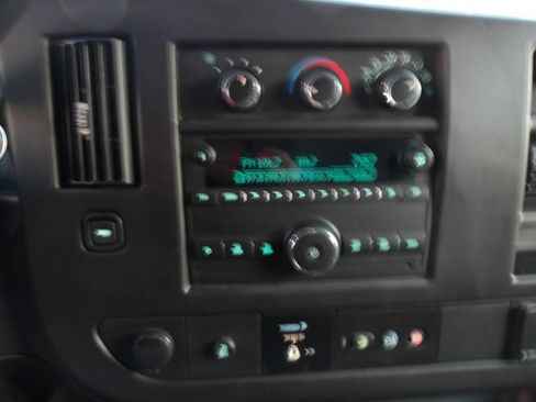 Used 2015 Chevrolet Express 2500 image 12