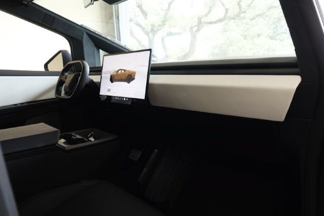 Used 2024 Tesla Cybertruck AWD Crew Cab image 24