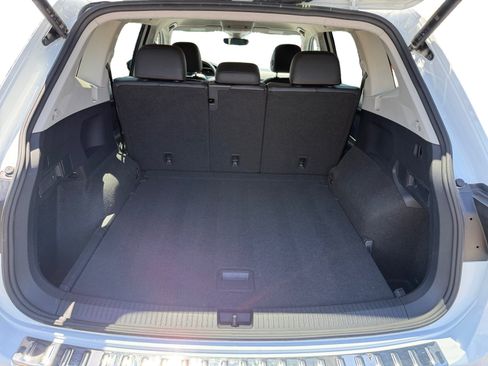 Used 2024 Volkswagen Tiguan SE AWD/4WD image 17