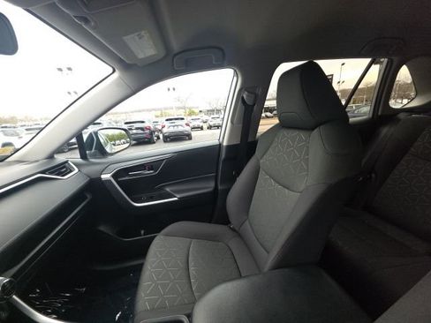 Used 2021 Toyota RAV4 XLE image 21