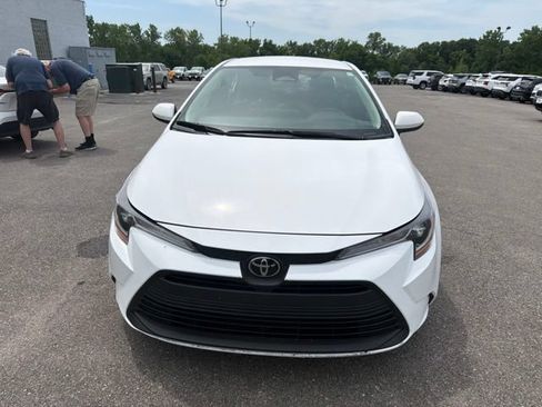 Used 2024 Toyota Corolla LE FWD image 4