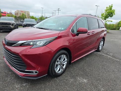 Certified 2024 Toyota Sienna XLE w/ XLE Plus Package AWD/4WD image 3