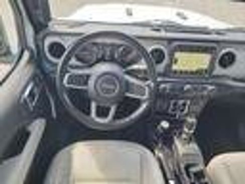 Used 2022 Jeep Gladiator Overland AWD/4WD image 10