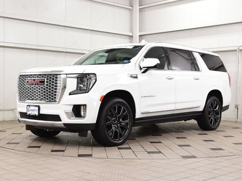 Used 2024 GMC Yukon XL Denali AWD/4WD image 3