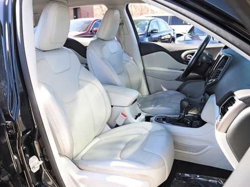 Used 2019 Jeep Cherokee Limited AWD/4WD image 29