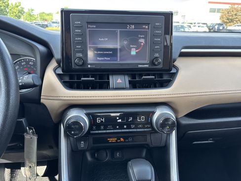 Used 2022 Toyota RAV4 LE AWD/4WD image 22