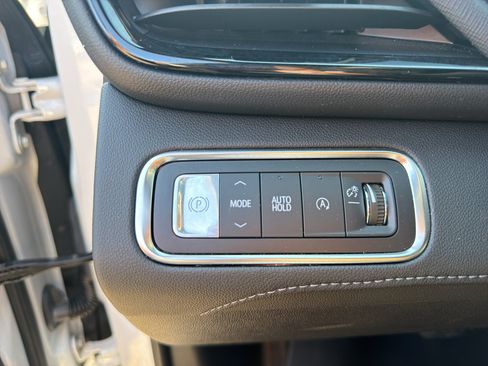 Used 2025 Buick Enclave Preferred FWD image 15