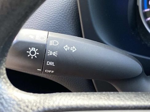 Used 2022 Toyota RAV4 LE AWD/4WD image 16