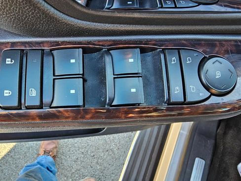 Used 2014 GMC Yukon XL Denali image 34