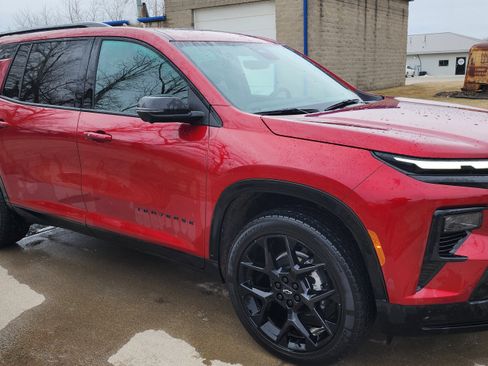 Certified 2025 Chevrolet Traverse RS image 3