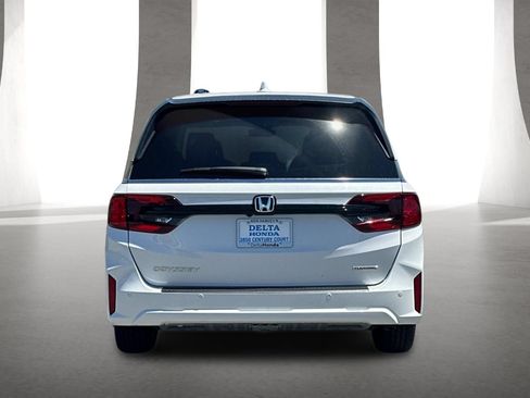 New 2026 Honda Odyssey Touring image 5