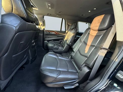 Used 2019 Cadillac Escalade Luxury RWD image 13