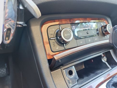 Used 2012 Volkswagen Touareg VR6 AWD/4WD image 9
