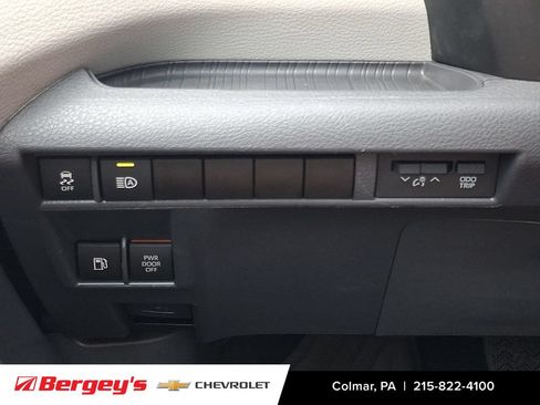 Used 2023 Toyota Sienna XLE AWD/4WD image 26