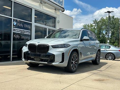 Used 2026 BMW X5 xDrive40i w/ M Sport Package AWD/4WD image 3