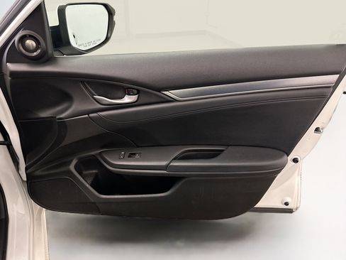 Used 2017 Honda Civic Touring image 33