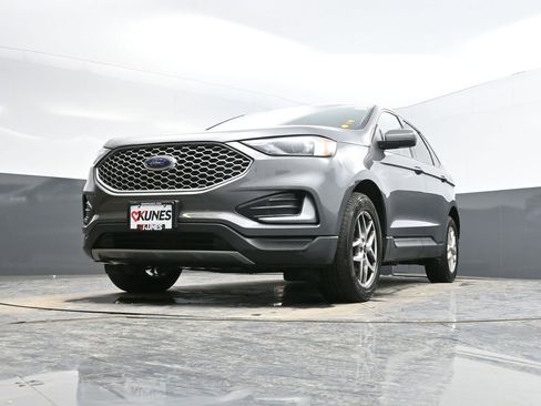 Used 2023 Ford Edge SEL image 33