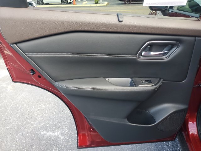 Used 2021 Nissan Rogue SV w/ Premium Package FWD image 7