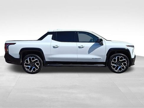 Used 2024 Chevrolet Silverado EV RST image 9