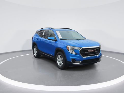 Used 2024 GMC Terrain SLE w/ Driver Convenience Package image 2