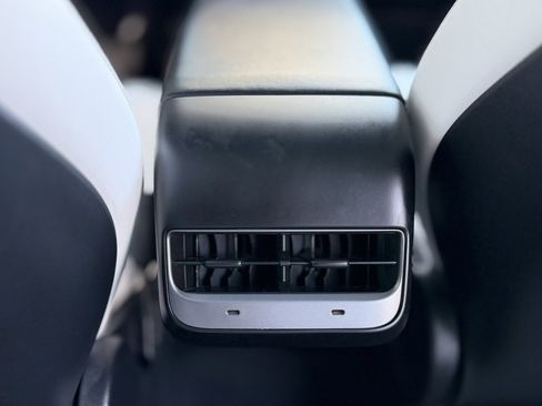 Used 2021 Tesla Model Y Long Range image 48