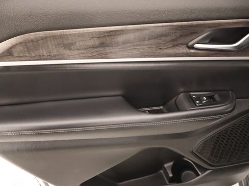 Used 2023 Jeep Grand Cherokee L Limited RWD image 18